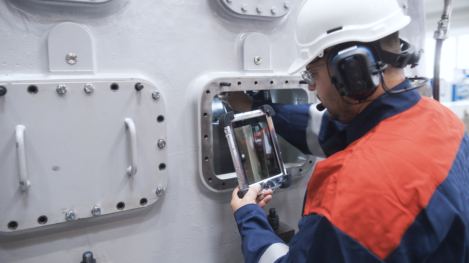 Including within the package is an ATEX-certified tablet and headset that enables the technician on-site to communicate and receive instructions via a secure network connection.