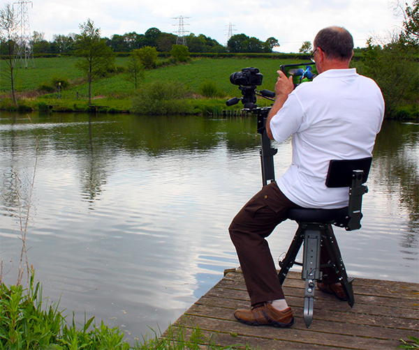 A rifle/camera tripod and rest are combined to enable high precision use. (Image Source: Idleback)