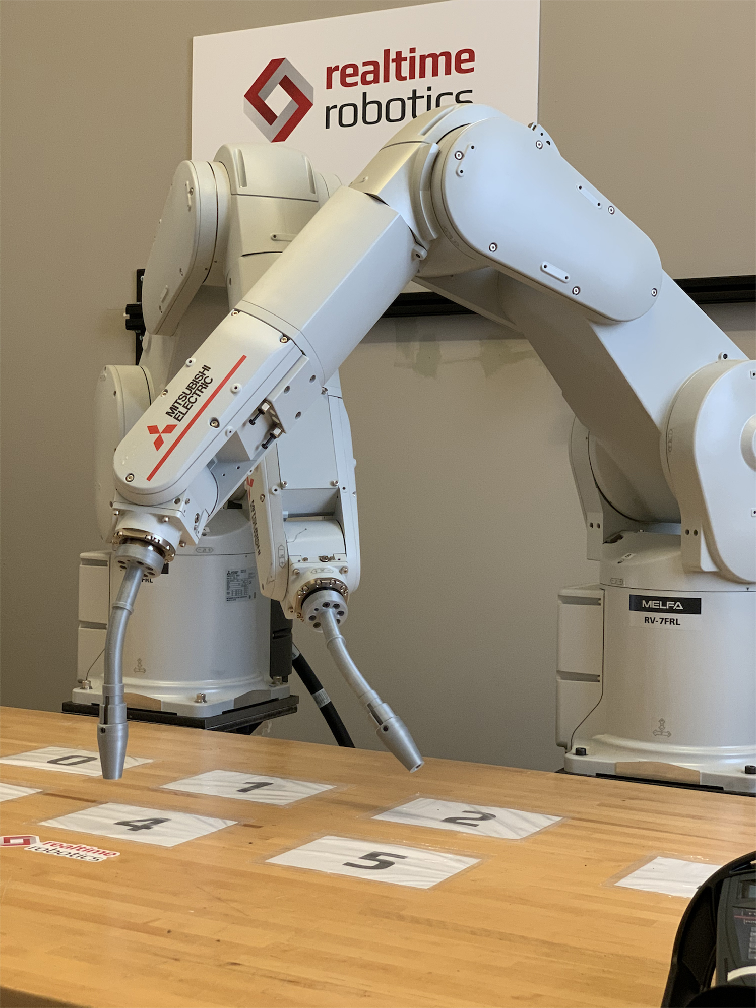 Mitsubishi Electric industrial robots with Realtime Robotics’ technology embedded can work safely and collision-free in an unstructured and dynamic environment. [Source: Mitsubishi Electric Europe B.V.]