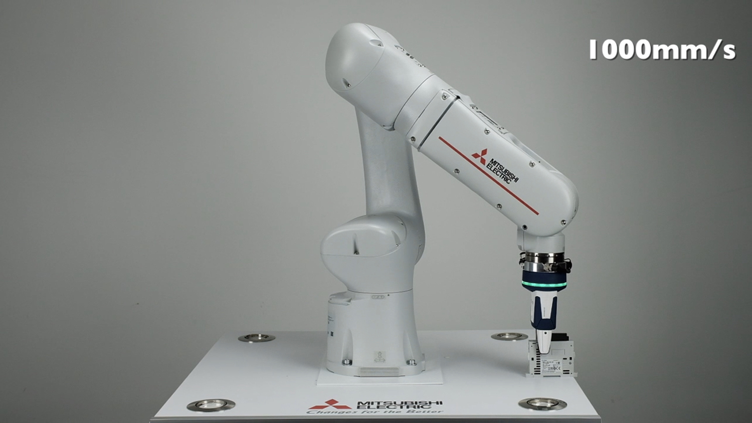 To further maximise the return on investment the MELFA ASSISTA cobot offers a high-speed operation mode for when it is not working alongside humans – meaning it can be used as a standard industrial robot as well. [Source: Mitsubishi Electric Europe B.V.]