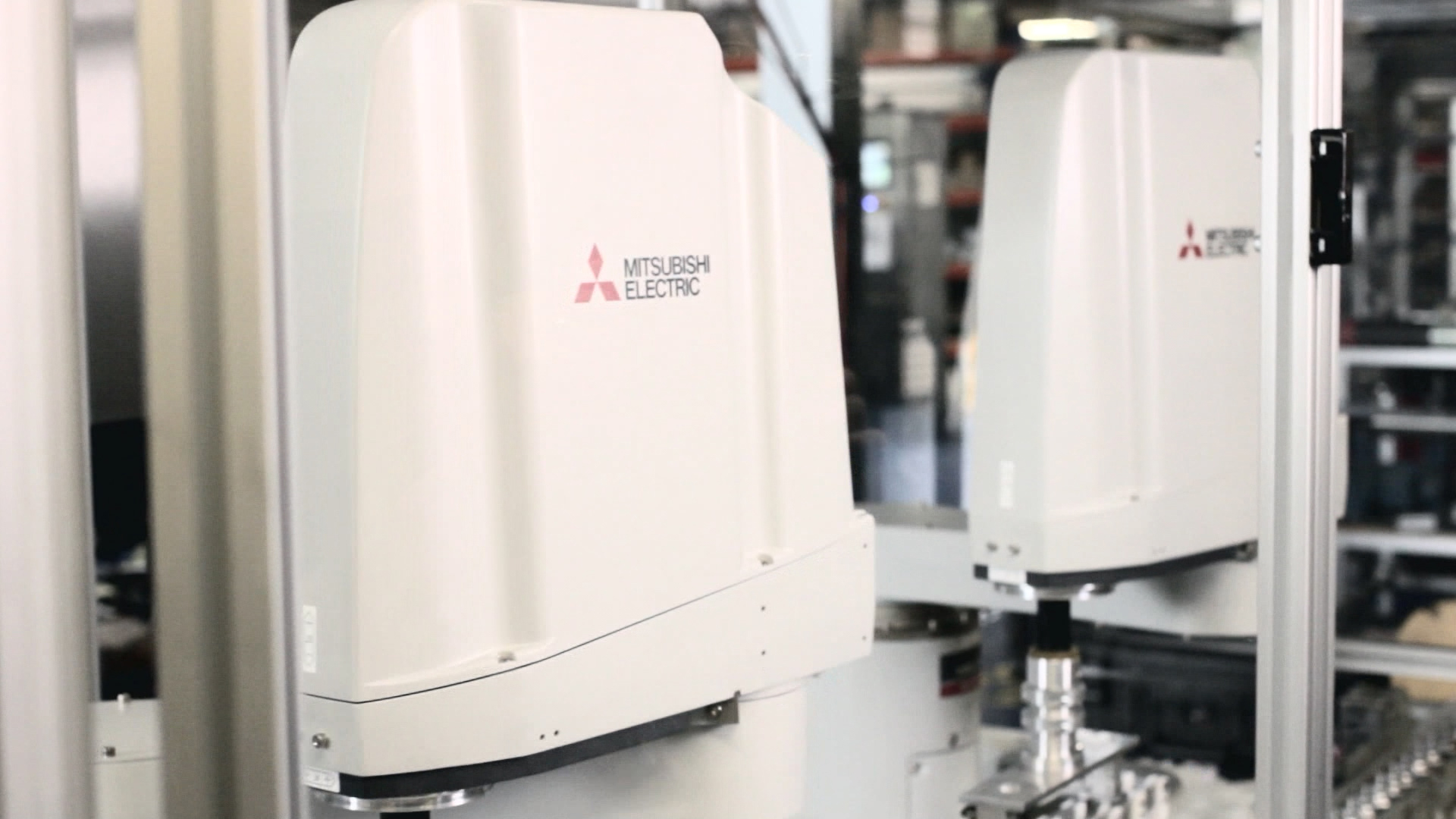 Mitsubishi Electric offers very reliable and accomplished small robots which are easy to synchronise and control, using powerful controllers and intuitive software. [Source: Mitsubishi Electric Europe B.V.]
