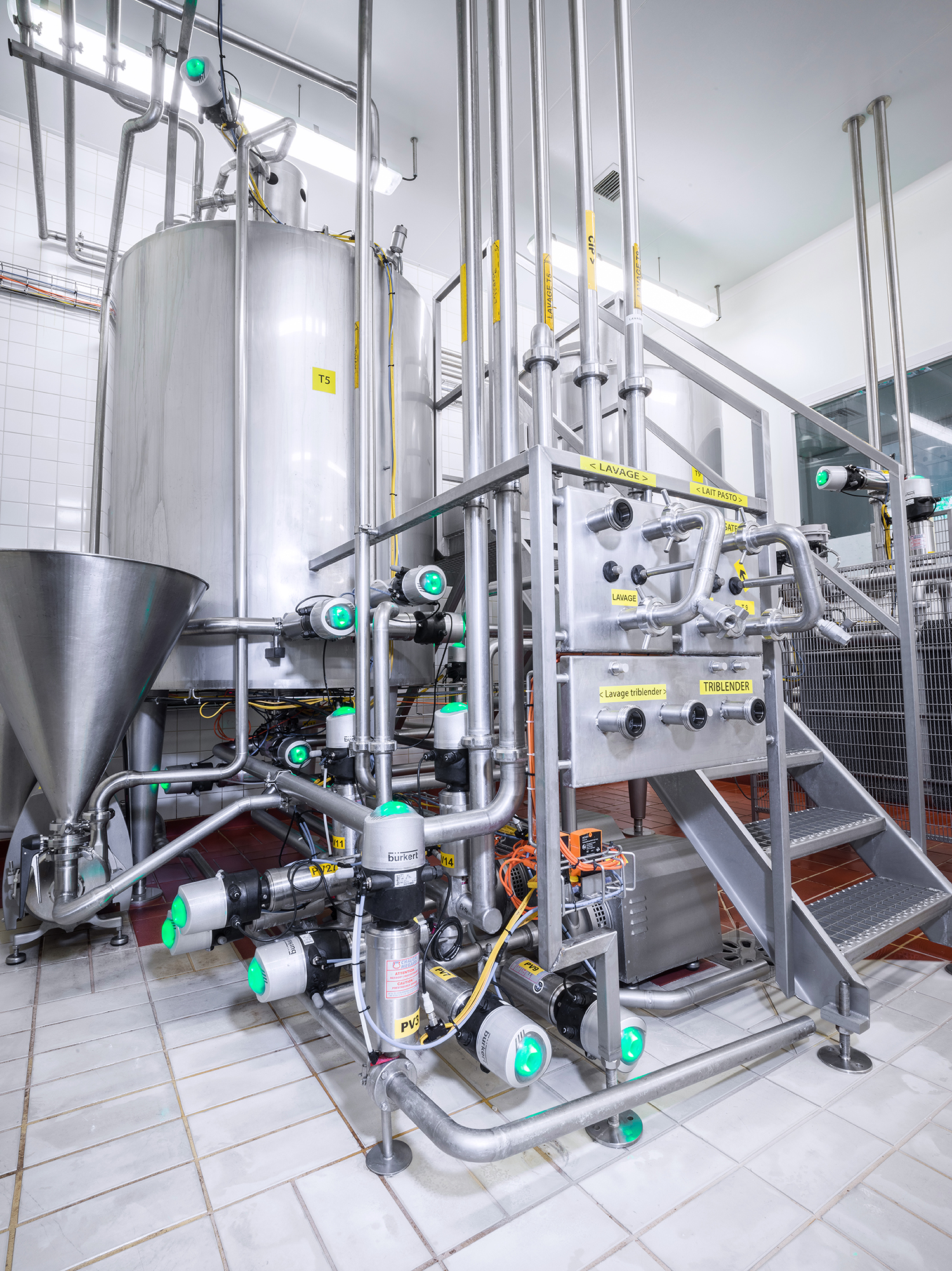 ENILBIO, the National School of the Dairy Industry and Biotechnology in France, has chosen the universal control head Type 8681 from Bürkert to ensure the homogenisation of the control on one of its sites.