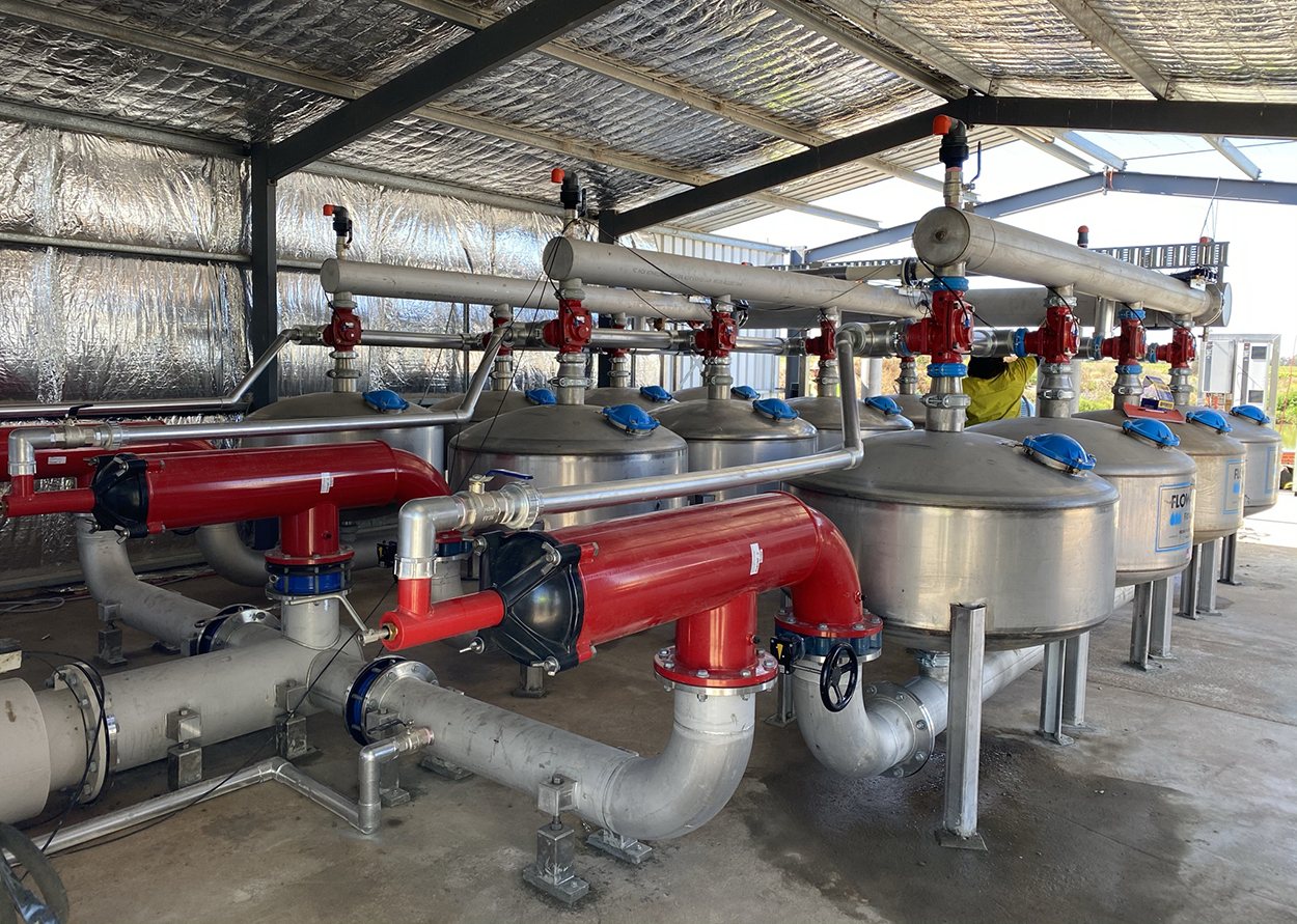 Consolidating the pumping stations, reducing the number of pumps and connecting the farms with new mainlines further promoted efficiency.