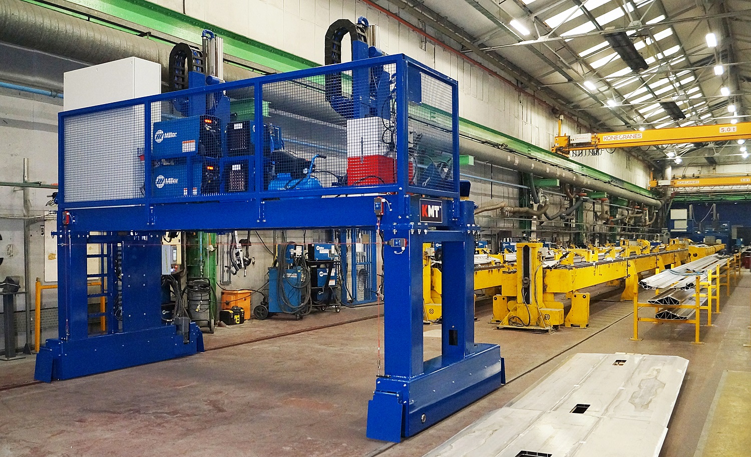 The welding gantry provided by KM Tools is a key machine in the production of train underframes and roofs.
