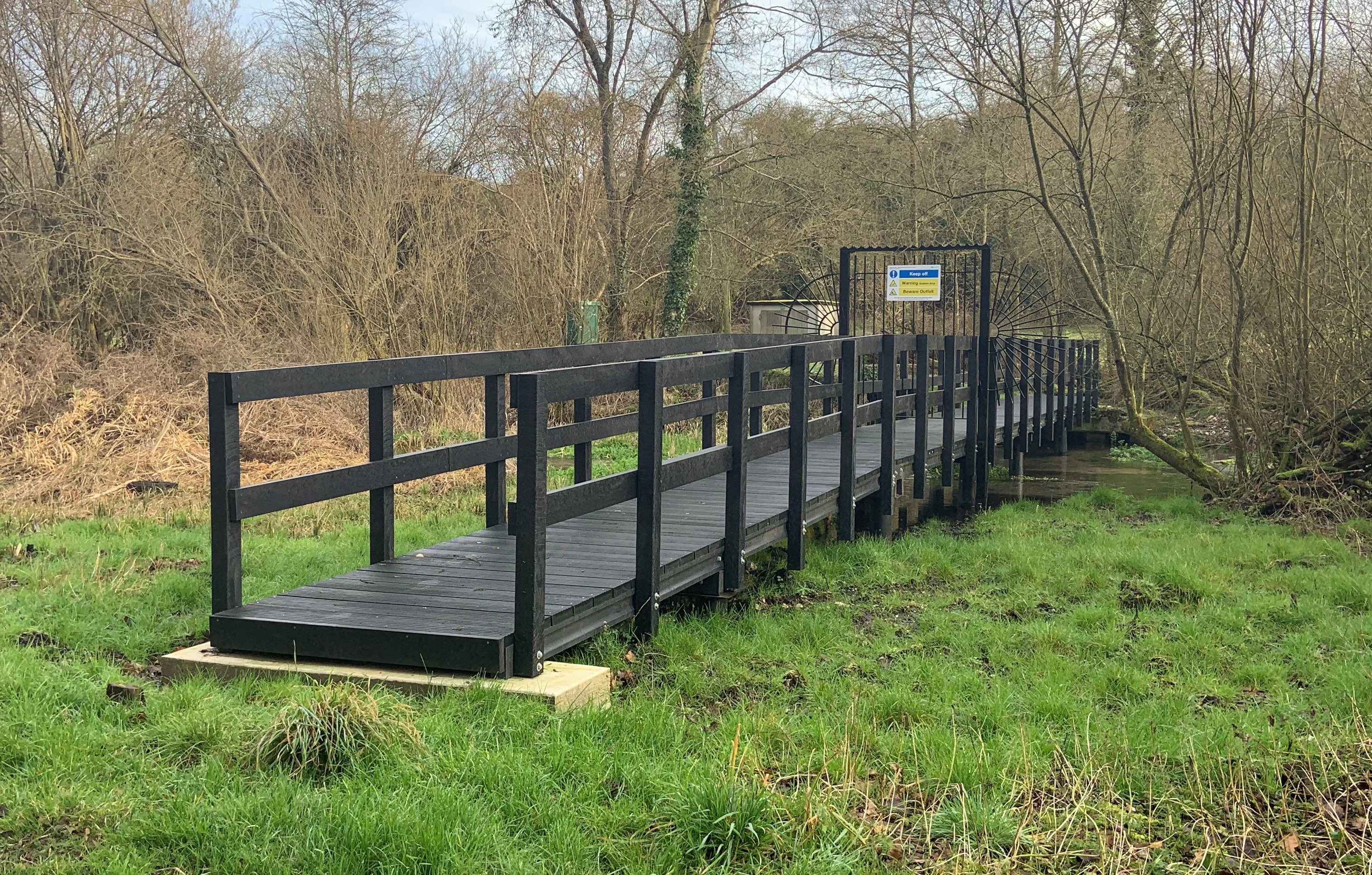 The installation of the KLP plastic bridge in the hamlet of Bagnor was undertaken by ECS Engineering Services, which regularly works with the Environment Agency.