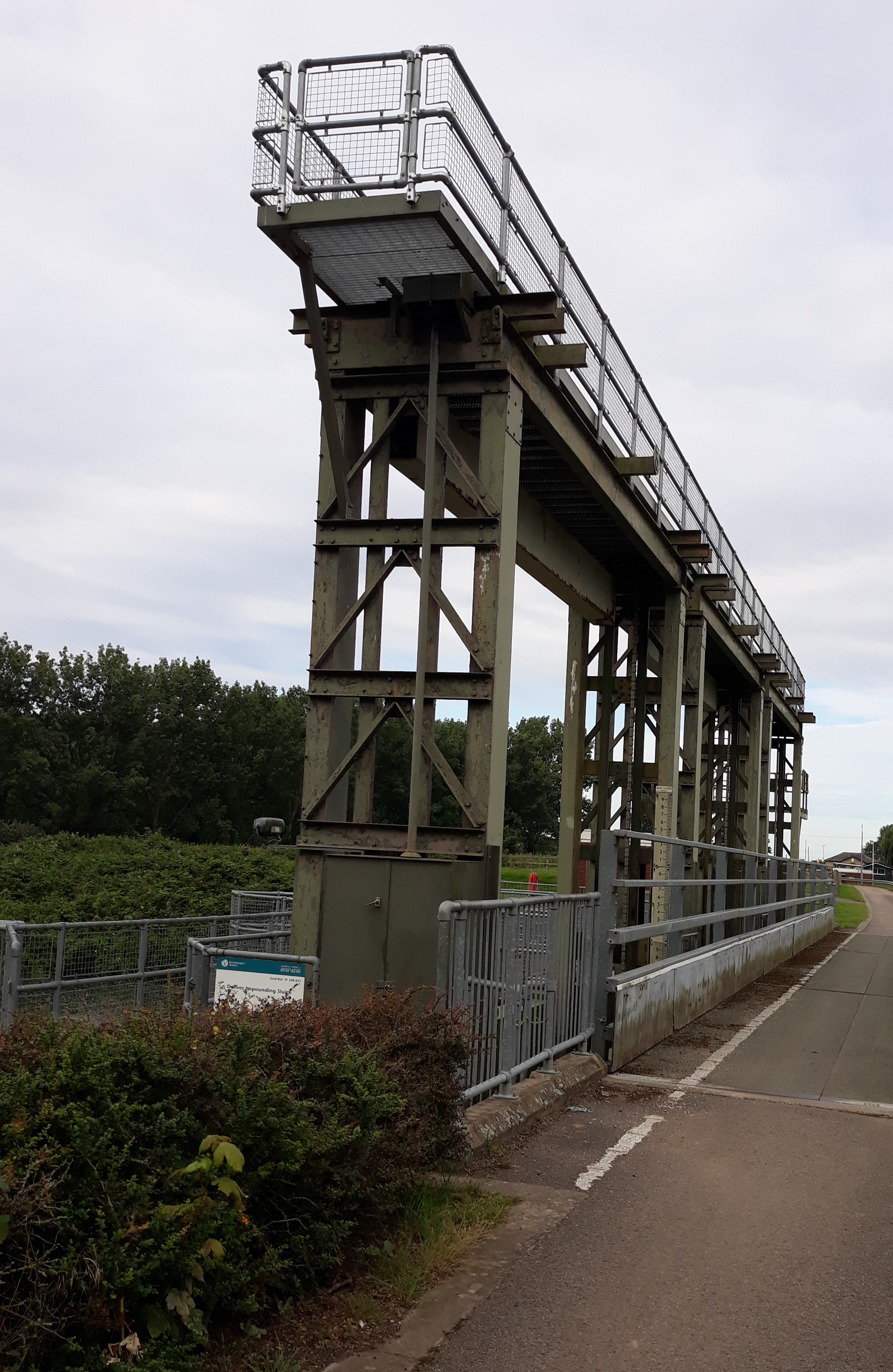 ECS Engineering Services were tasked with surveying existing stop log channels to then design, calculate, fabricate and supply a new set of stop logs, along with the design, calculation, fabrication and installation of new storage racking.