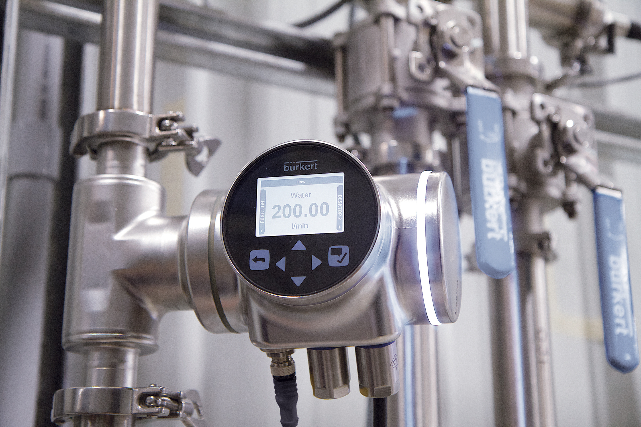 Bürkert’s FLOWave flow meter generates surface acoustic waves that travel from the tube’s surface, through the process fluid at a controlled angle in both directions.