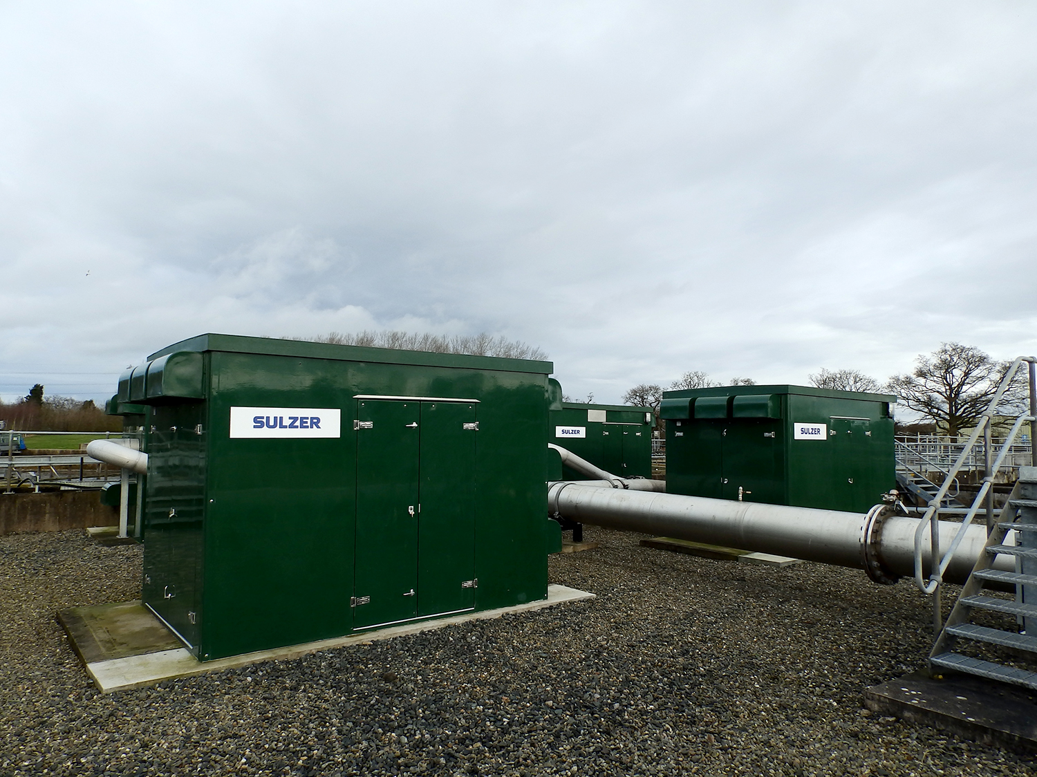 The Rushmoor facility serves more than 50’000 - four HST20-6000-1-125-40 turbocompressors were installed as replacements for ageing inefficient and unreliable blowers