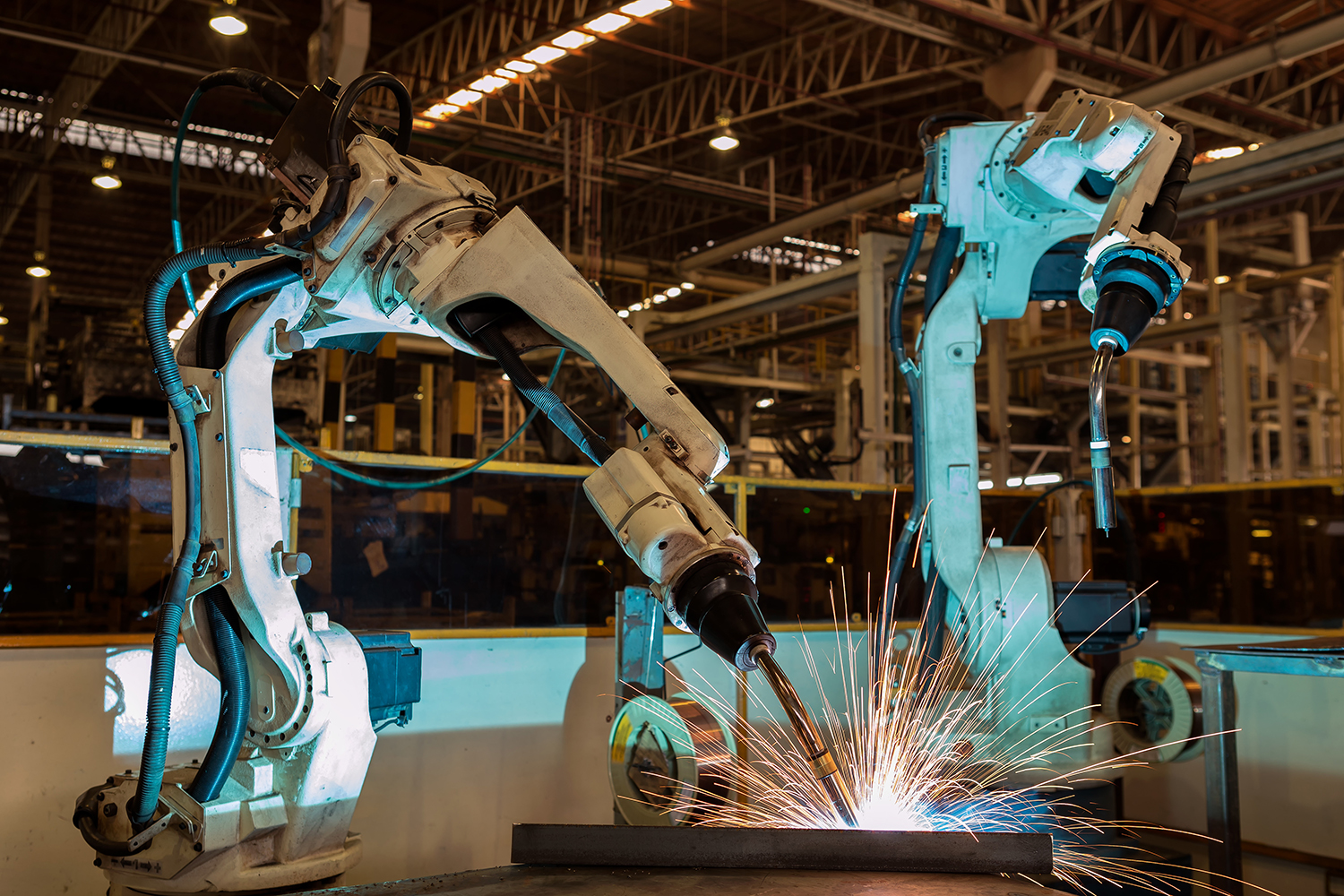 Six-axis robots have become the standard solution for automated assembly tasks due to their ability to carry out complex manoeuvres. (Image Source: AdobeStock bobo1980 / 142370784)