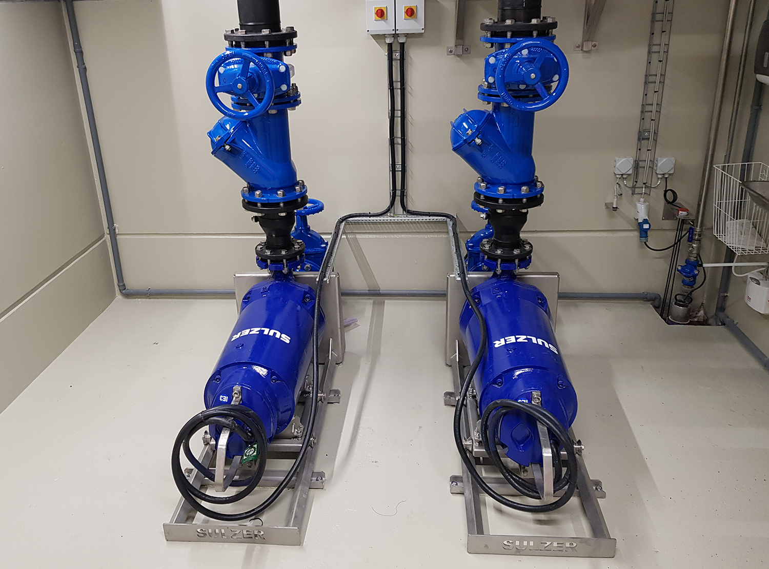 The XFP pumps working in a duty/standby arrangement, give the station a capacity of 25 liters per second.