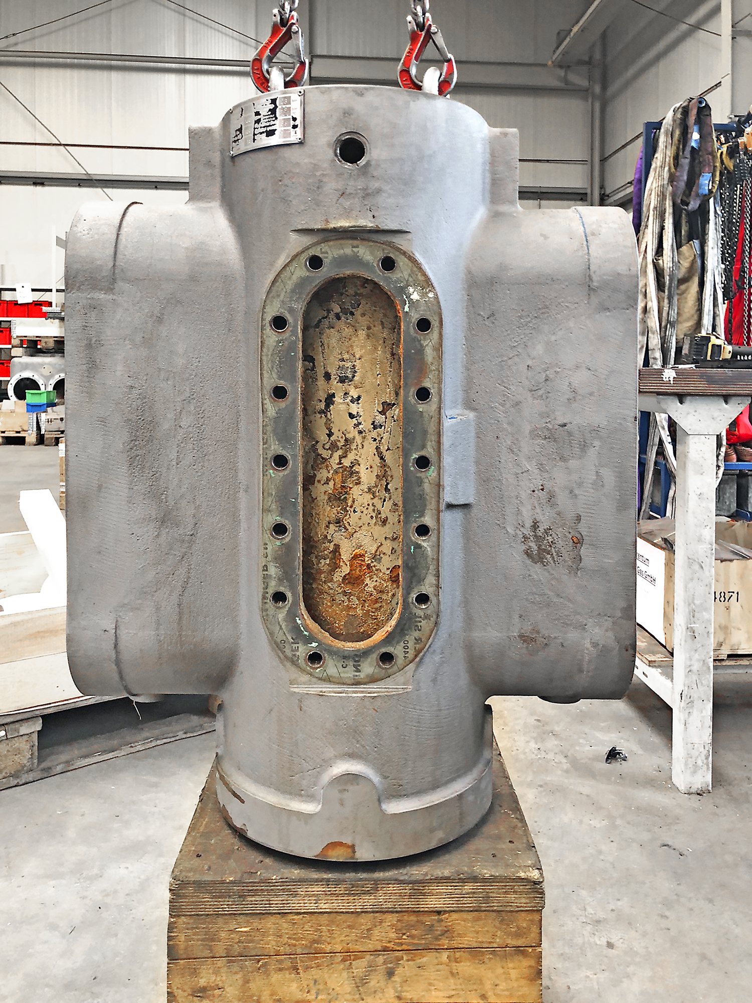 The cylinder before it was repaired at Burckhardt Compression Germany's Service Center
