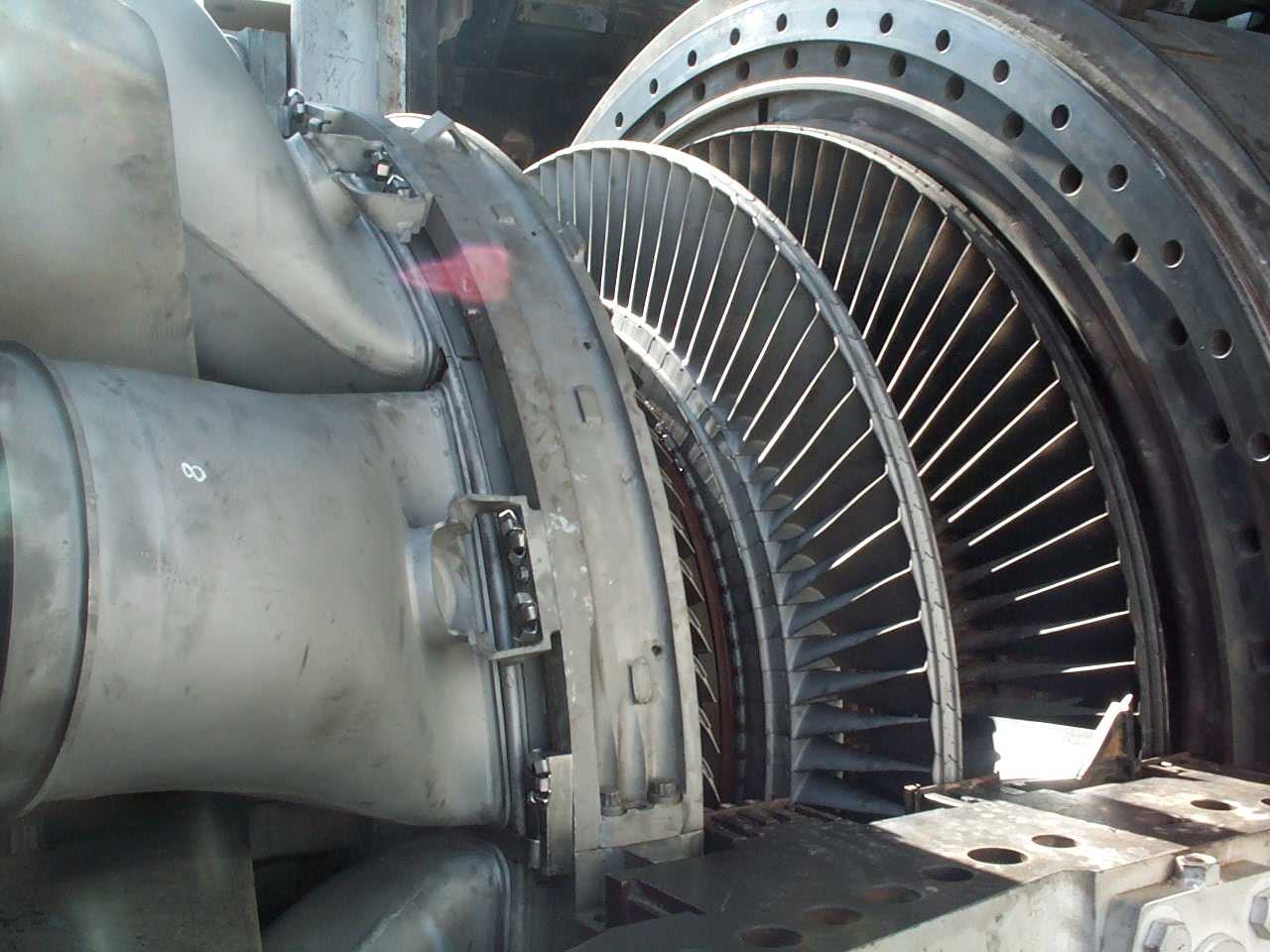 To meet the new emissions standard, it was clear the turbine required a retrofit solution.