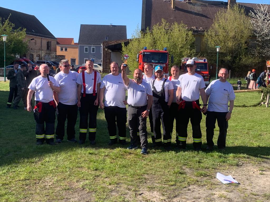 Sulzer staff from Schkopau, Germany, participated in a competition with members of Bad Lauchstädt fire brigade