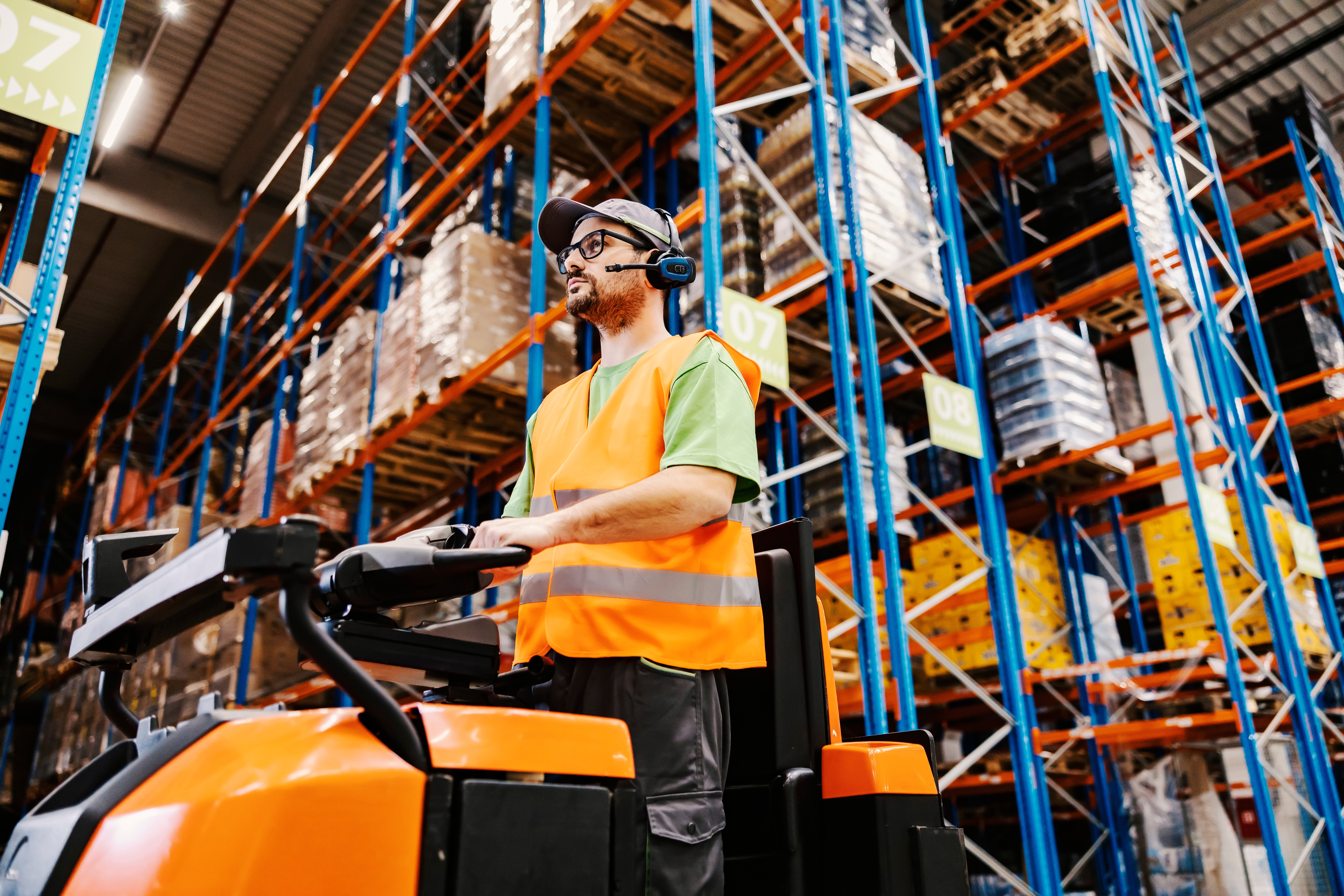 Prime Vision’s ‘Proof of Pick & Pack’ technology leverages a combination of cameras and voice recognition systems to ensure the accuracy of the picking and packing process. (Image Source: Shutterstock_2131599327)