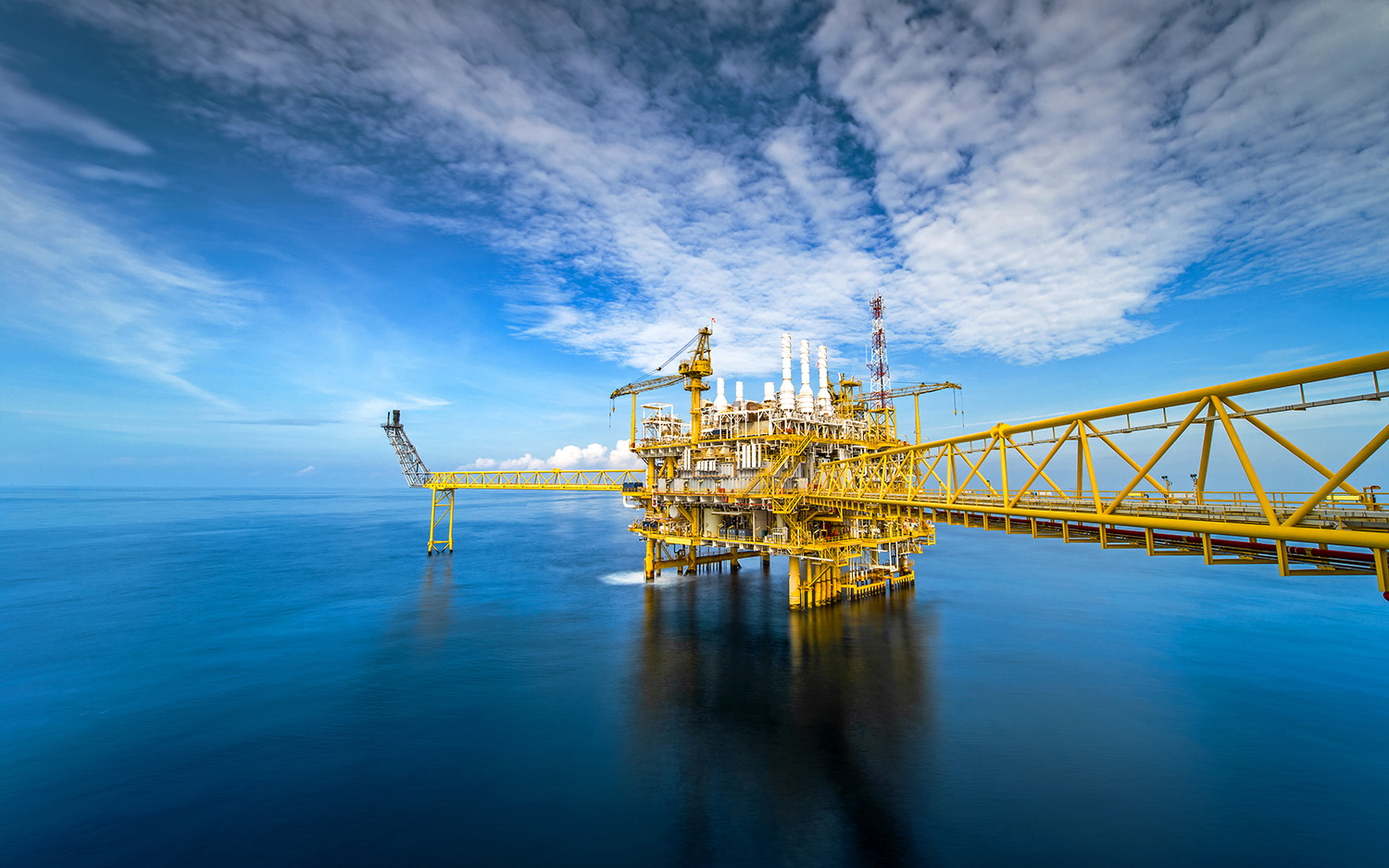 To ensure the profitability of offshore oil and gas extraction, operators require equipment to perform reliably throughout long periods between maintenance intervals. (Image Source: shutterstock_758275081)