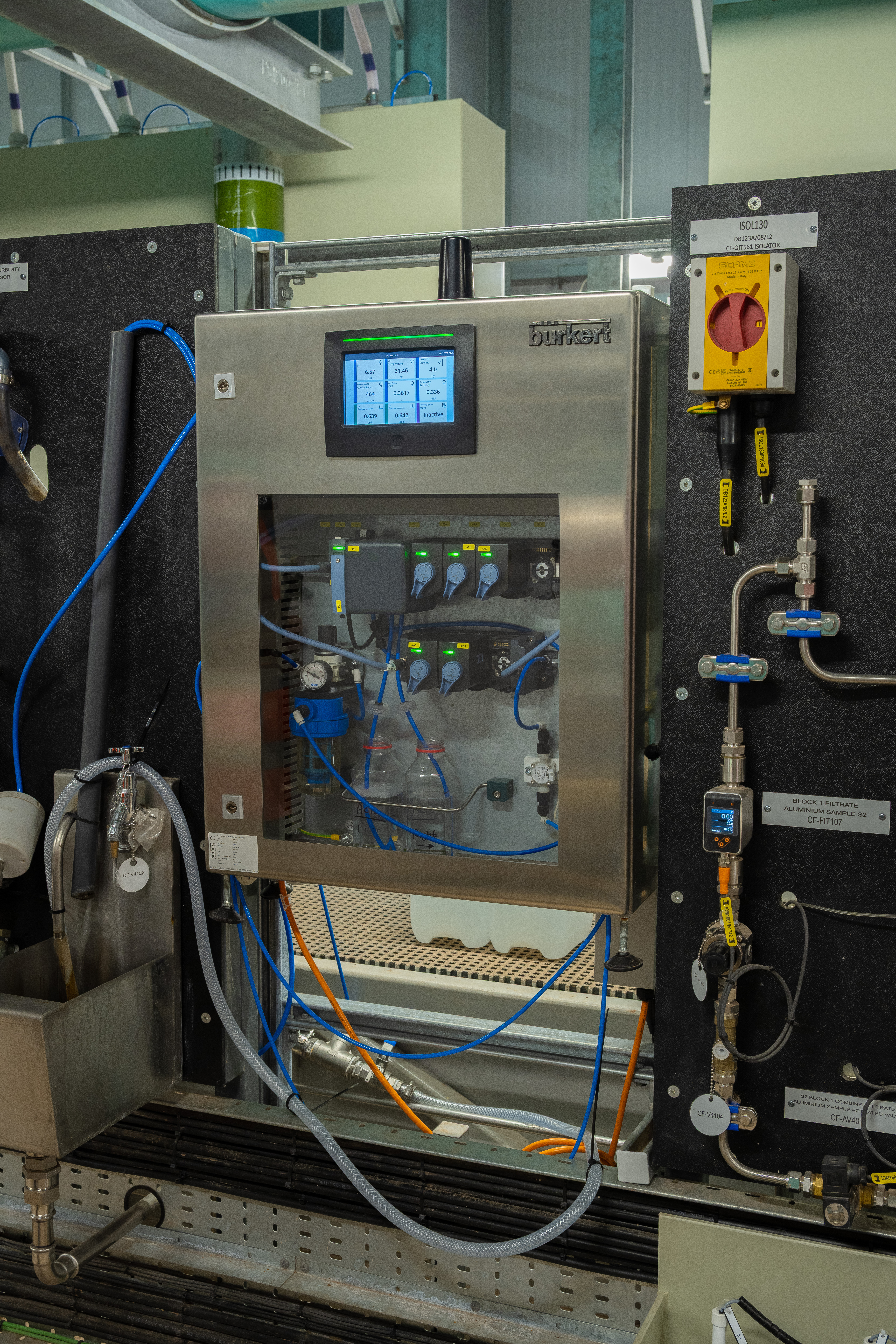 The Type 8906 Online Water Analysis system offers a compact and reliable solution.